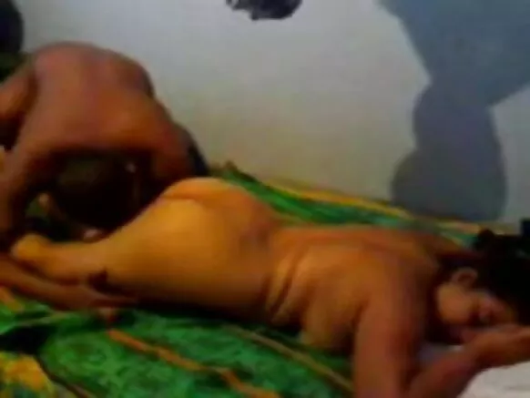 Aunty South Indian ah oo Busty ah ayaa heshay muuqaalo qaawan oo qaawan oo dabada ah, Naasaha Waaweyn ee Ficilada Hordhaca ah.