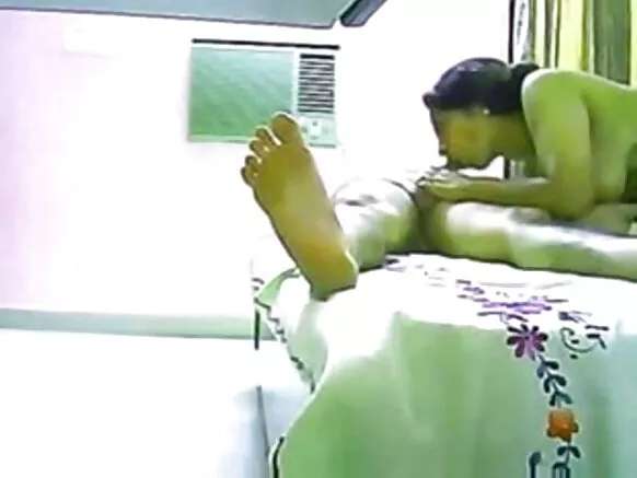 Hindi cusub oo qallalan aunty 1080.