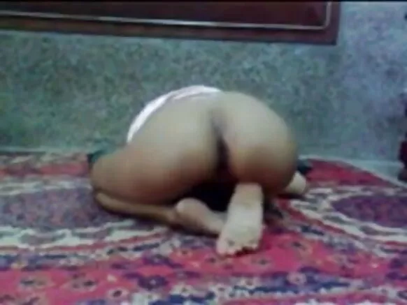 Gabar Kacsan Desi Oo Xeebta Ku Wareejisay Oday Baashaal Ah Oo Bisil.