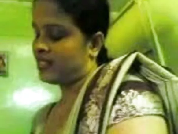 Xaaskii safar guriga lagu sameeyay ee hablo qaan-gaar ah oo rag dhalinyaro ah.