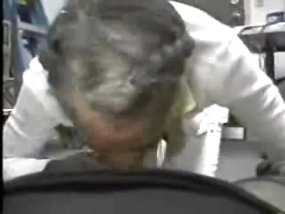 Grannies madow, dumarka aan daacadda ahayn oo leh naaso waaweyn oo kulul.