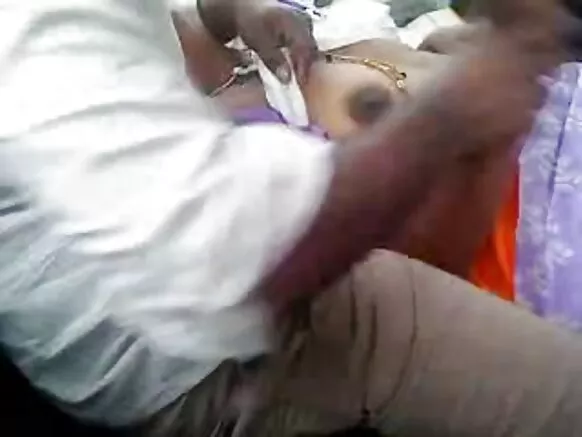 Hindida Aunty 1281 Waayeel Ruush fucks Qaangaadh ah.