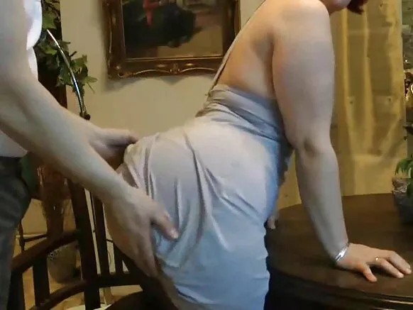 Awoowyaasha qaan-gaarka ah ayaa si adag ugu wasay pantyhoseka.