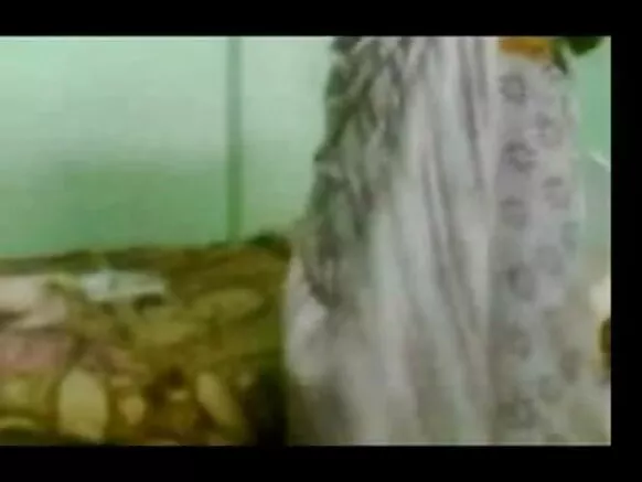 Aunty XXX Fiidiyowga Naagaha Waayeelka ah ee Waqooyiga Hindiya oo naag addoon ah ku wasaya madaxdooda.