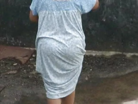 Basaasnimada Hindida Aunty - Ass Bent Over - Dabada Isbaanish oo leh dameer Cusub, Voyeur.