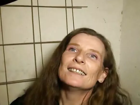 Elisa waxay ku dhibtay xxx oo ku bislaaday muuqaal guri lagu sameeyay oo ka yimid shaqaalaha Faransiiska.