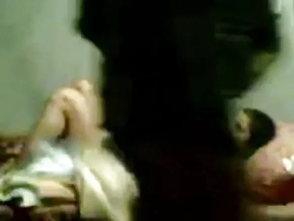 Jacaylka Bengali ayaa futada ku futada naag qaangaadh ah