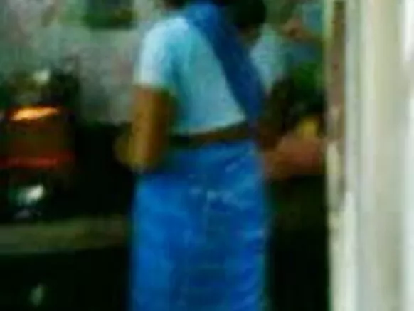 Rina hooyadeed ayaa kufsatay wiilkeeda. Xxx Asian bhabhi qaawan.
